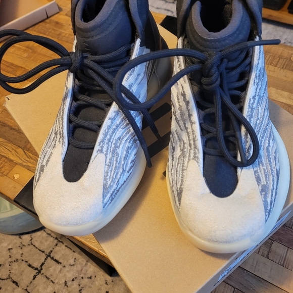 Adidas YZY QNTM - Picture 2 of 4